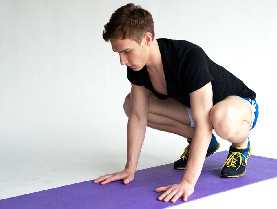 Esercizio Rana per allenare i muscoli pelvici di un uomo